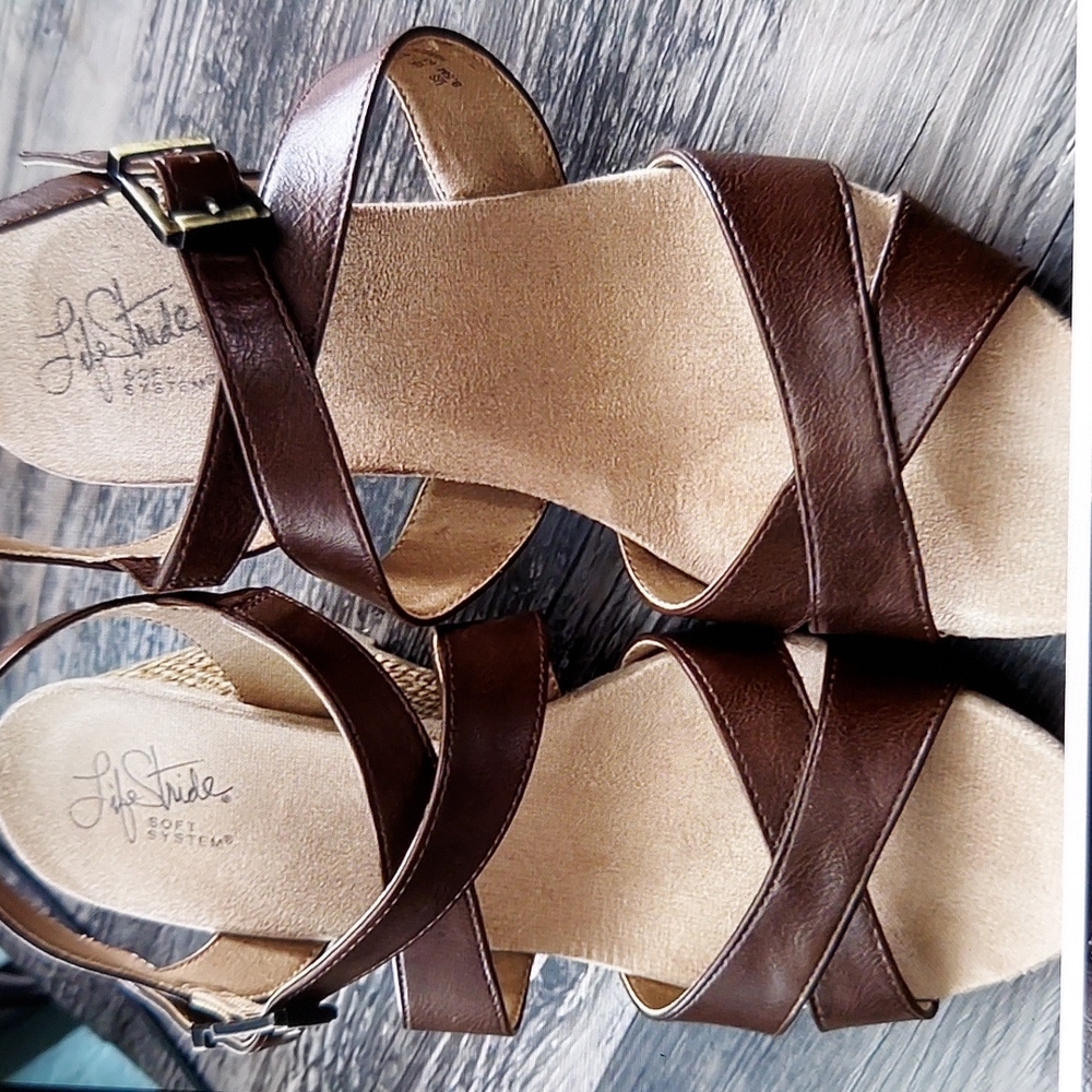 Used LifeStride Women Harbor Wedge Sandals.